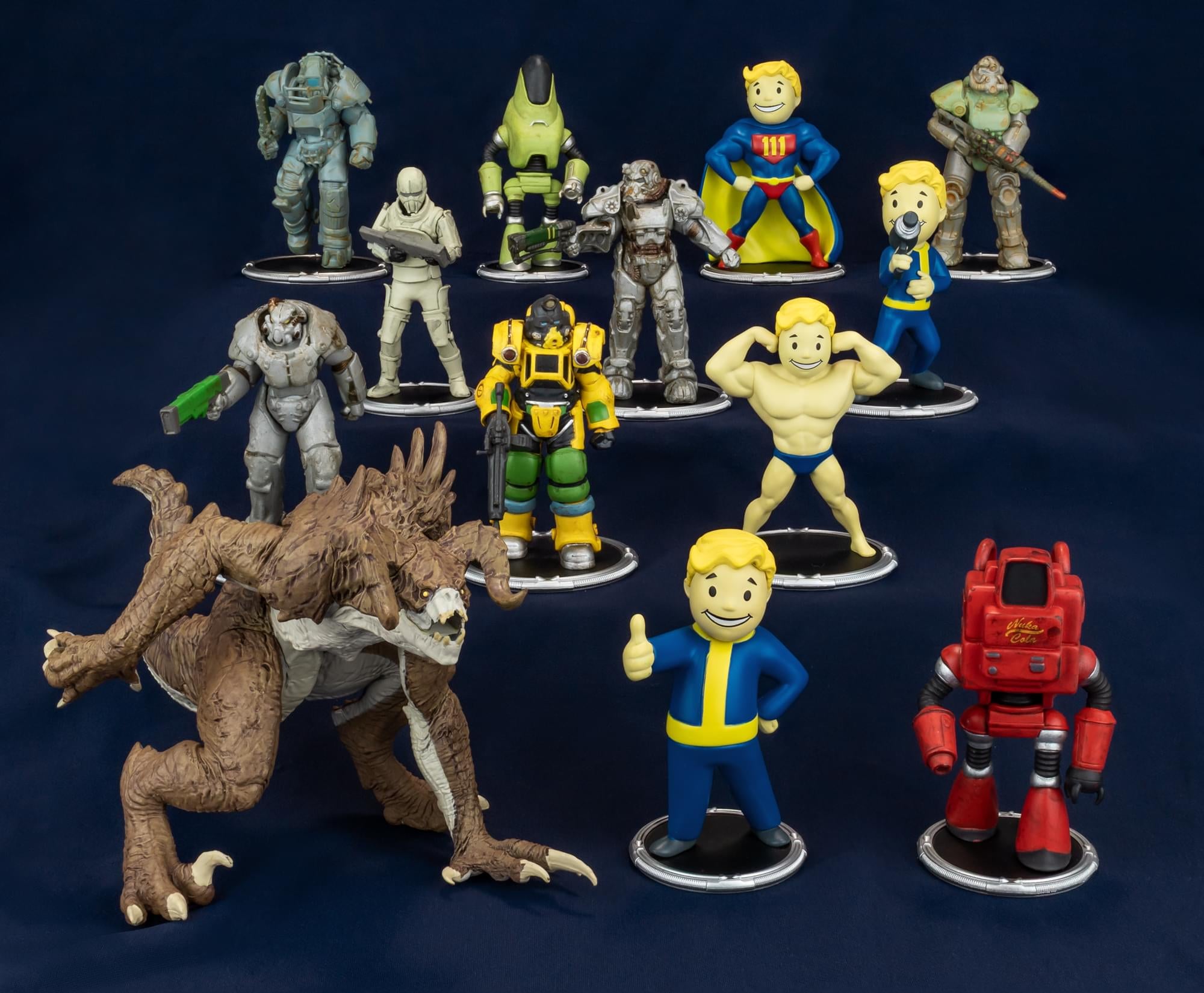 Fallout T-60 and Vault Boy (Power) Mini Figure Set (Build-a-Figure Deathclaw)